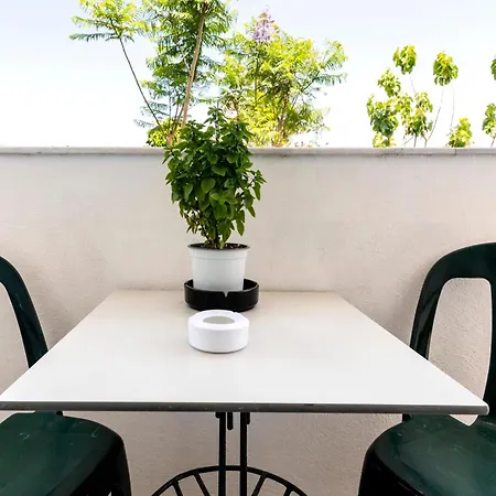 Aparthotel Lefka & 2*