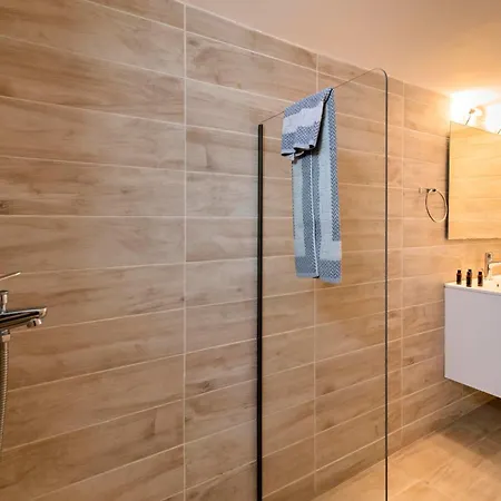 Lefka & Aparthotel 2*