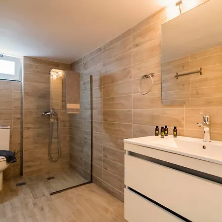 Aparthotel Lefka & 2*