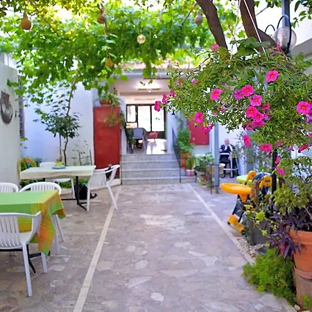 Lefka & Aparthotel 2*