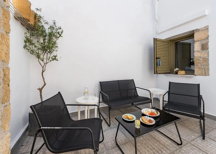 Lefka & Hotel apartamentowy 2*