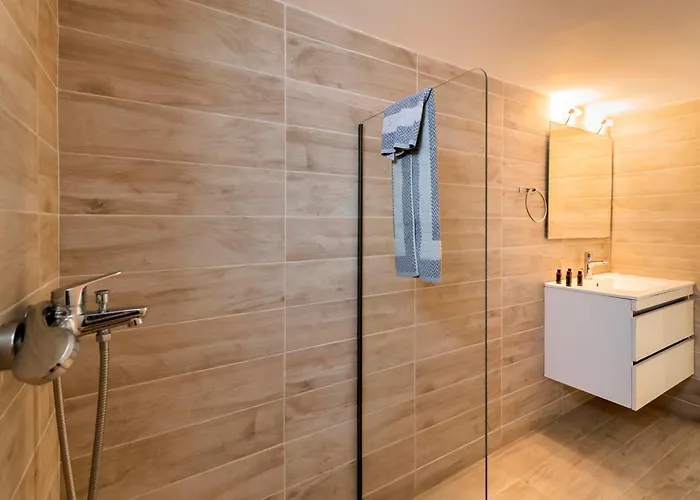 Lefka & Hotel apartamentowy 2*