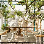 Apart-hotel Lefka &