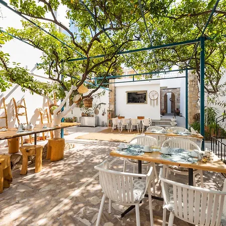 Aparthotel Lefka &