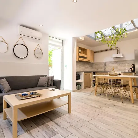 Aparthotel Lefka &