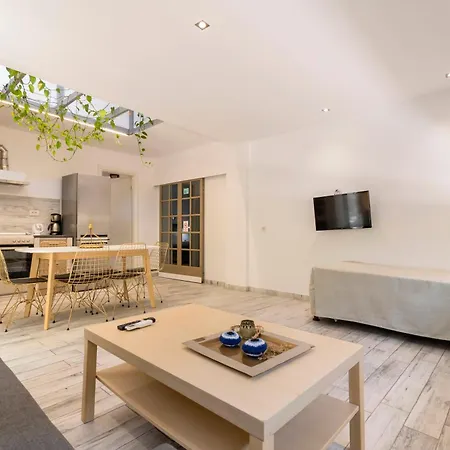 Lefka & Aparthotel